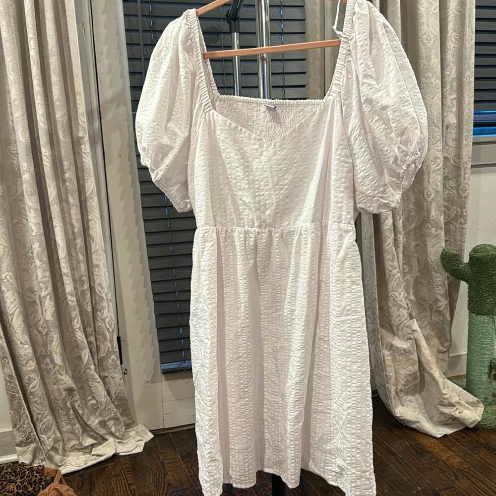 Old navy. White puff sleeve dress.   Size 2x.   Barely worn.